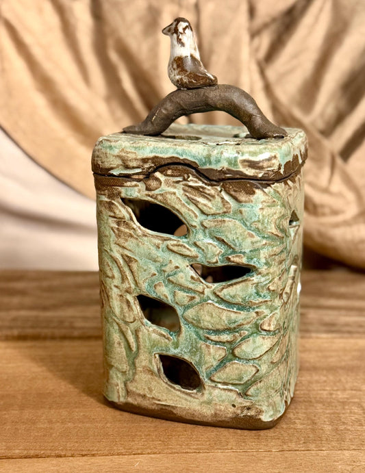 Green lidded container with a little bird (Medium)