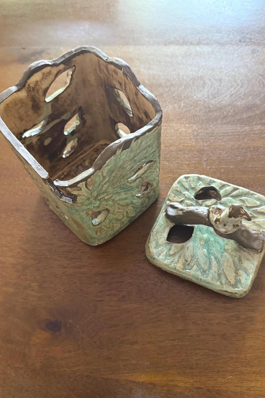 Green lidded container with a little bird (Medium)